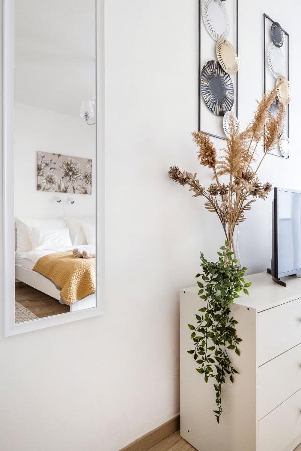 Stylish And Cozy Studio In The Heart Of The City Apartment Будапеща Екстериор снимка