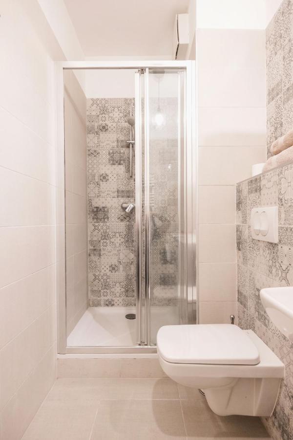 Stylish And Cozy Studio In The Heart Of The City Apartment Будапеща Екстериор снимка