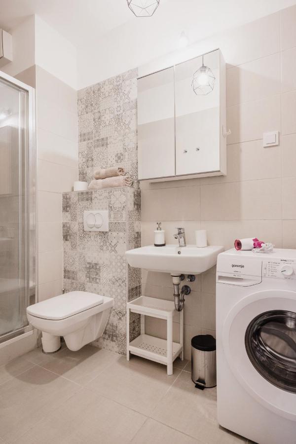 Stylish And Cozy Studio In The Heart Of The City Apartment Будапеща Екстериор снимка