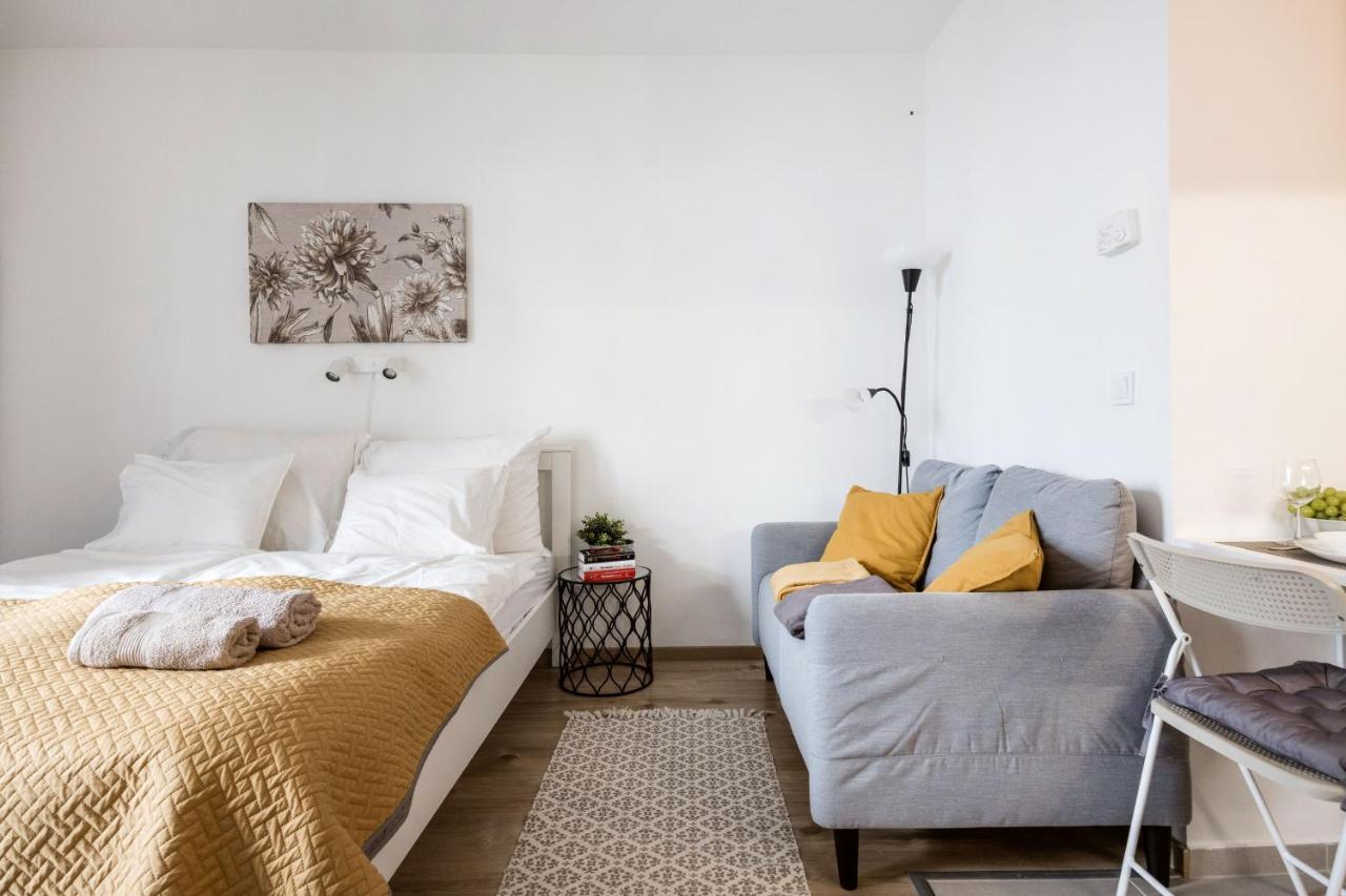 Stylish And Cozy Studio In The Heart Of The City Apartment Будапеща Екстериор снимка