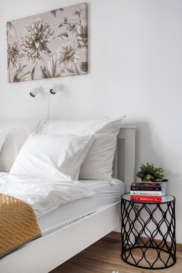 Stylish And Cozy Studio In The Heart Of The City Apartment Будапеща Екстериор снимка